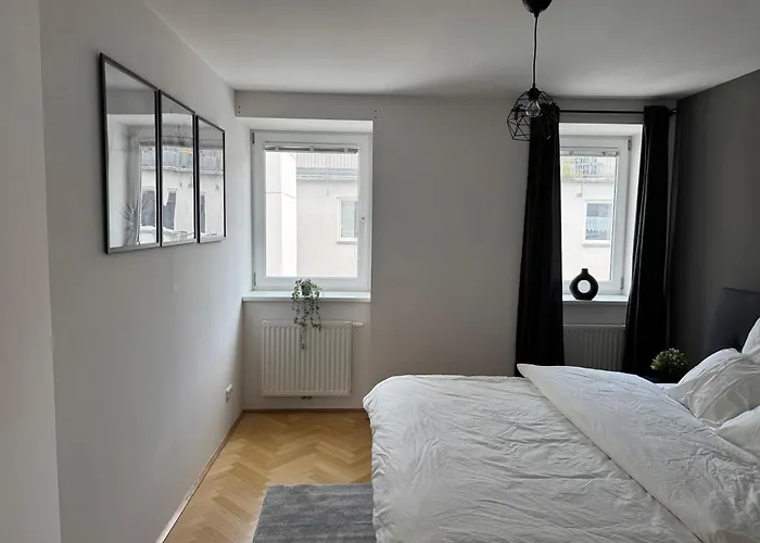 100qm, 2 Br, Schönbrunn, Central, Balcony *
