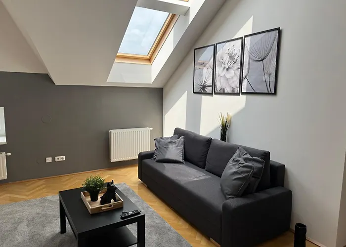 100qm, 2 Br, Schönbrunn, Central, Balcony Apartment *