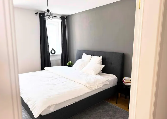 100qm, 2 Bedroom Schoenbrunn, Central, Balcony Daire Viyana