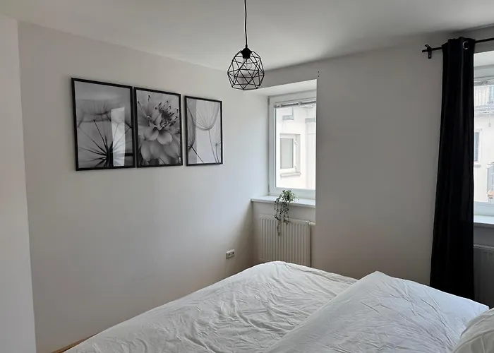 100qm, 2 Bedroom Schoenbrunn, Central, Balcony *