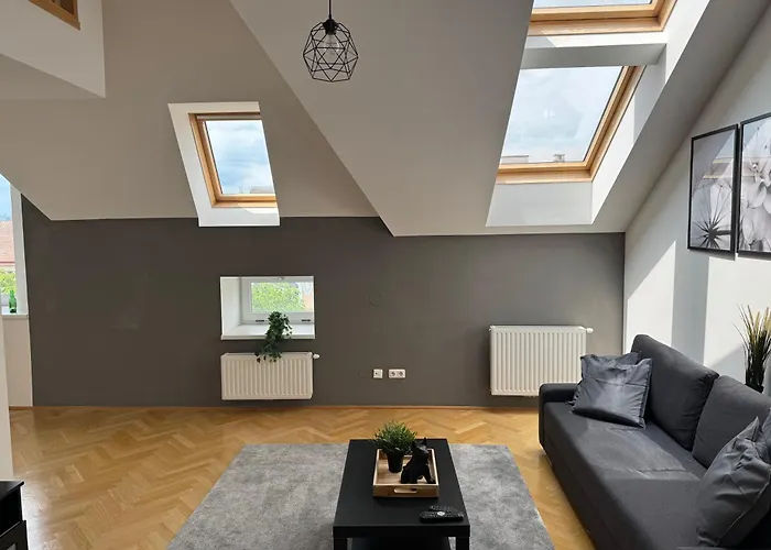 100qm, 2 Br, Schönbrunn, Central, Balcony Apartment *