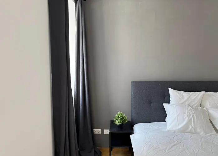 100qm, 2 Bedroom Schoenbrunn, Central, Balcony