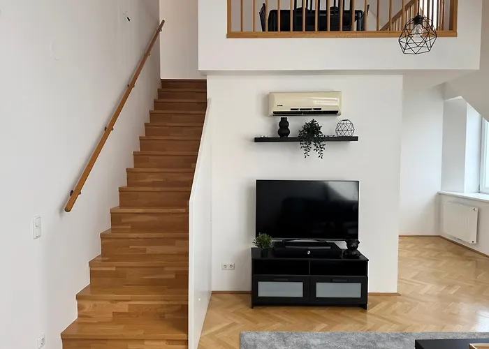 100qm, 2 Bedroom Schoenbrunn, Central, Balcony