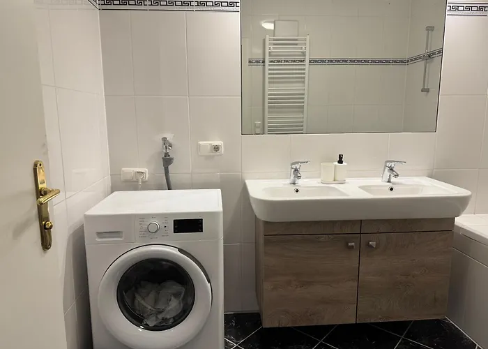 100qm, 2 Br, Schönbrunn, Central, Balcony