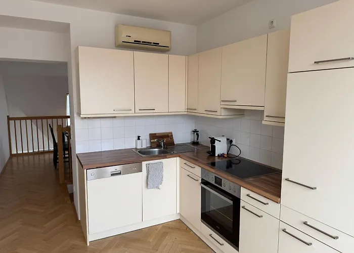 Apartment 100qm, 2 Br, Schönbrunn, Central, Balcony