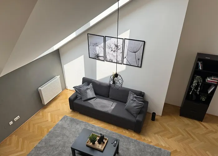 100qm, 2 Bedroom Schoenbrunn, Central, Balcony Daire *