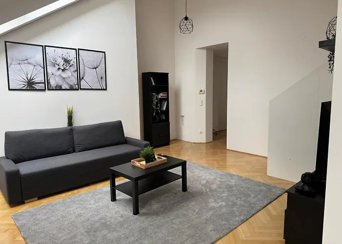 100qm, 2 Bedroom Schoenbrunn, Central, Balcony