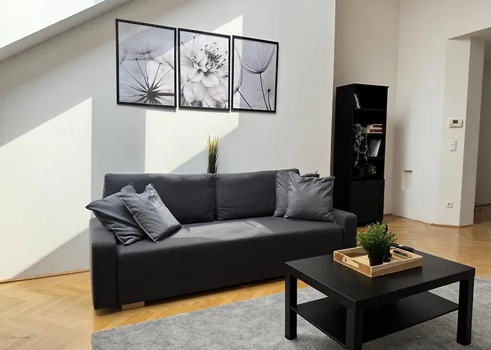 100qm, 2 Bedroom Schoenbrunn, Central, Balcony * Viyana