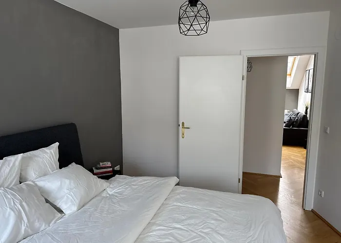 100qm, 2 Bedroom Schoenbrunn, Central, Balcony *