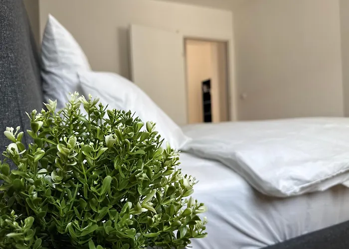 100qm, 2 Bedroom Schoenbrunn, Central, Balcony *